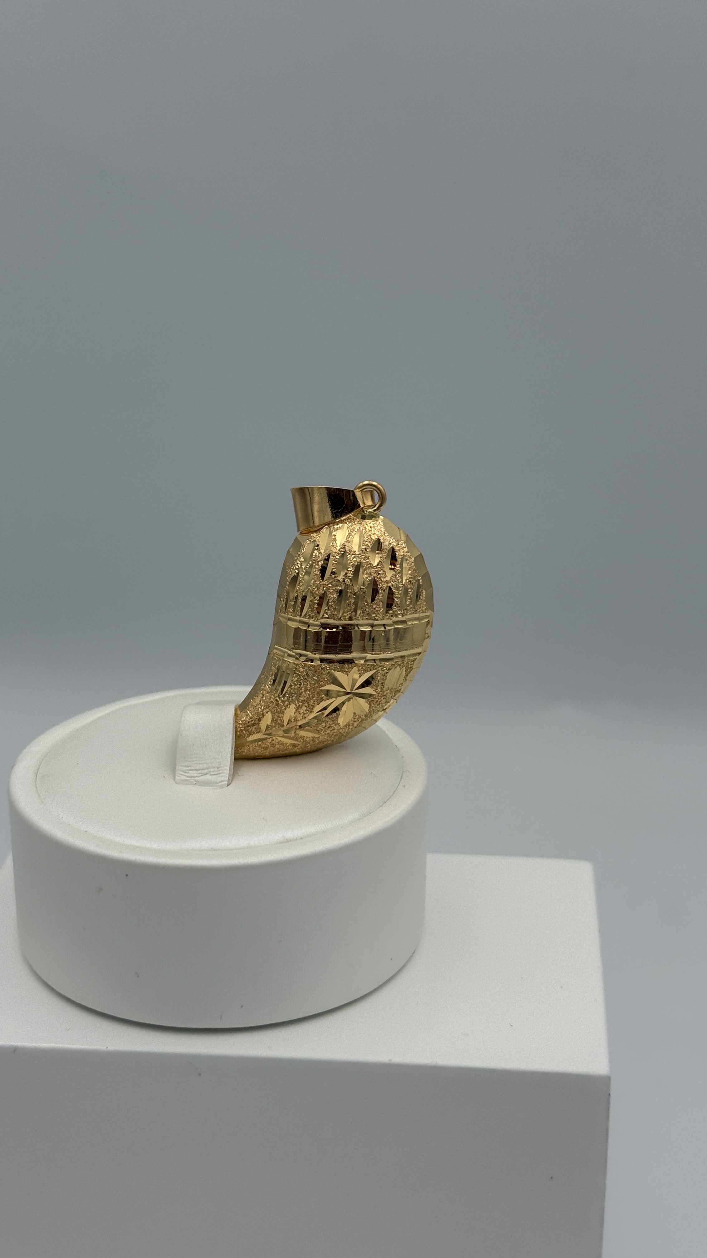 21K Gold Loza Pendant