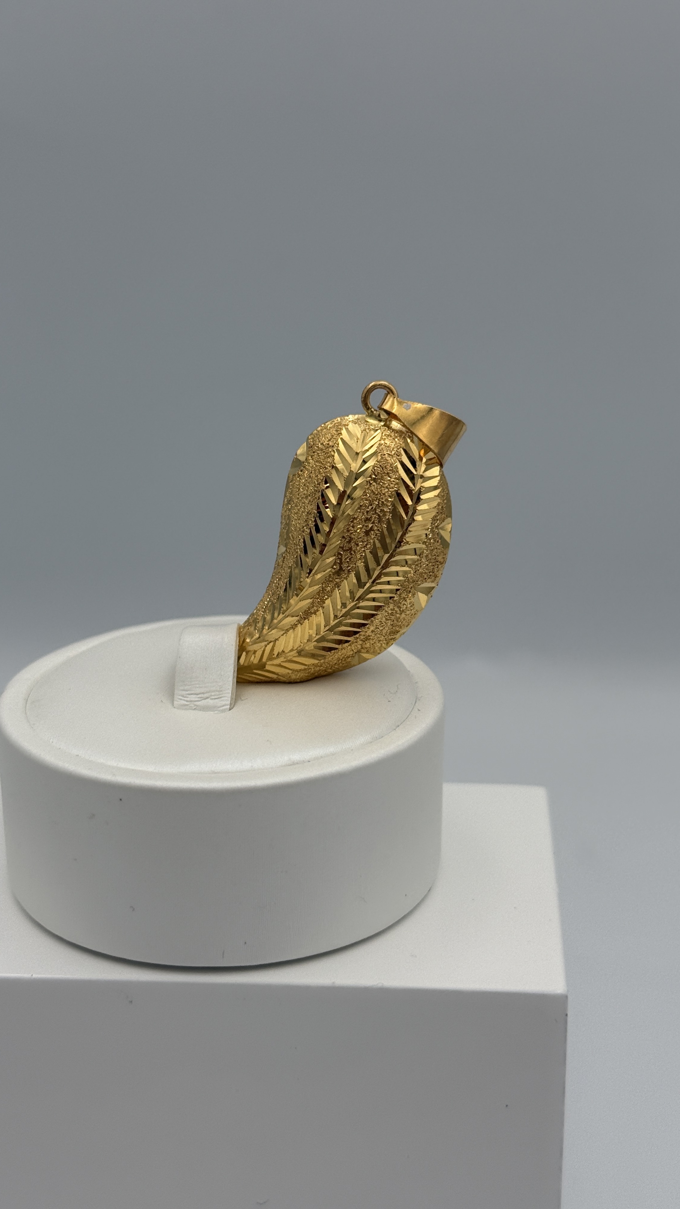 21K Gold Loza Pendant